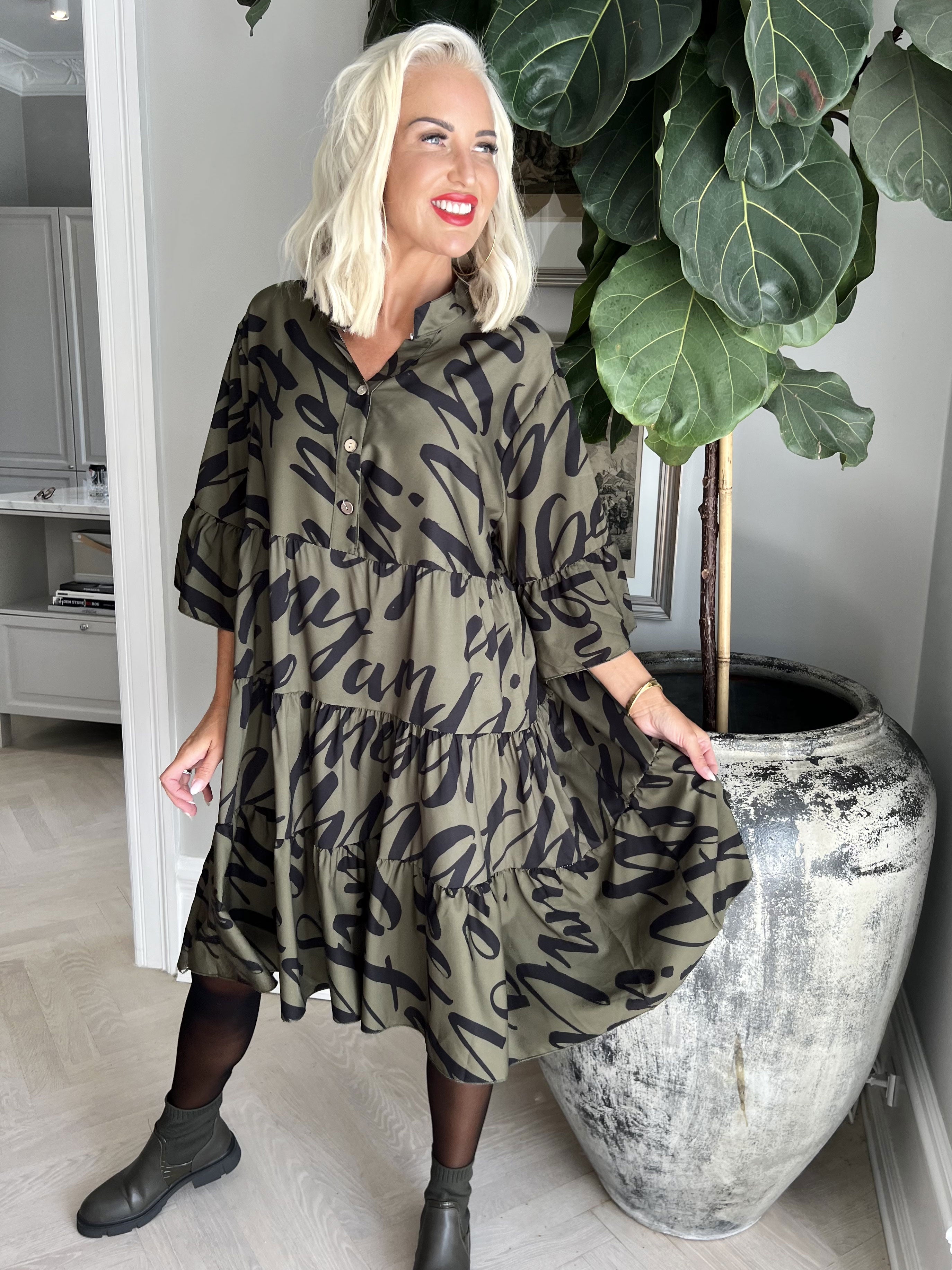 Elmis - Sød kjole med tekst